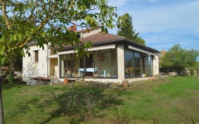 Cordes-sur-Ciel modern house with views of Cordes