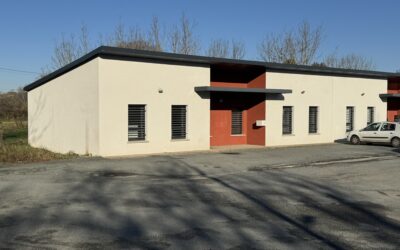 LOCAL PROFESSIONNEL de PLAIN-PIED de 80m2 à louer avec grand parking