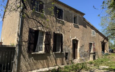 20 min d’Albi, Grande maison en pierre à rénover de 203 m² habitables, garage de 40m² sur terrain d’environ 2500 m²