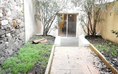 Réalmont, Maison de ville T5 de 120 m² avec terrasse/jardinet et abris/dépendance.