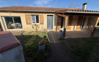 Puygouzon (Labastide Dénat), Maison de PLAIN-PIED T5 de 115 m² avec piscine hors-sol + grande cave sur terrain de 582 m² clos.
