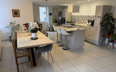 Réalmont, Maison de village T3 DUPLEX de 98 m² habitables avec climatisation.