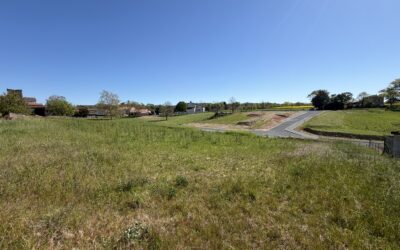 Montdragon, Beaux Terrains constructibles entièrement viabilisés avec vue dégagée.