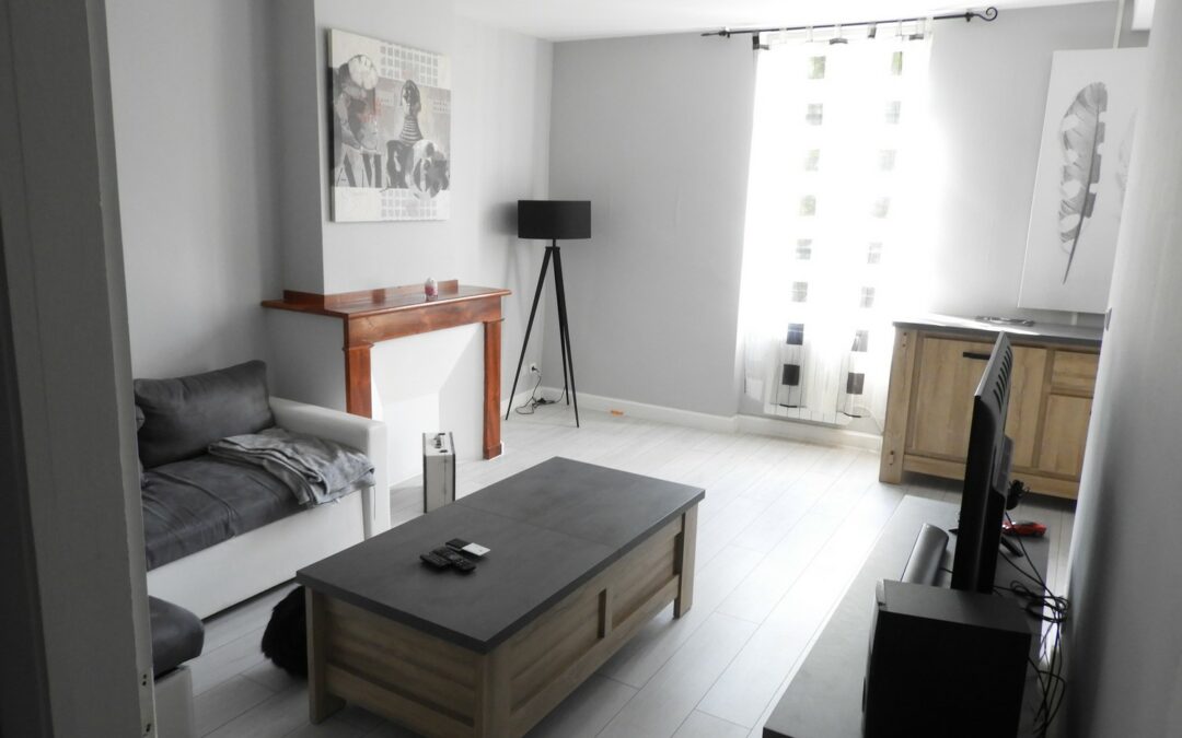 Réalmont, Grand Appartement T3 de 75 m² avec climatisation.