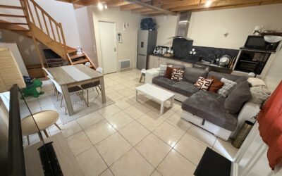 VÉNÈS, à 5minutes de RÉALMONT, Maison de village T3 de 64 m² avec petite sortie extérieure.
