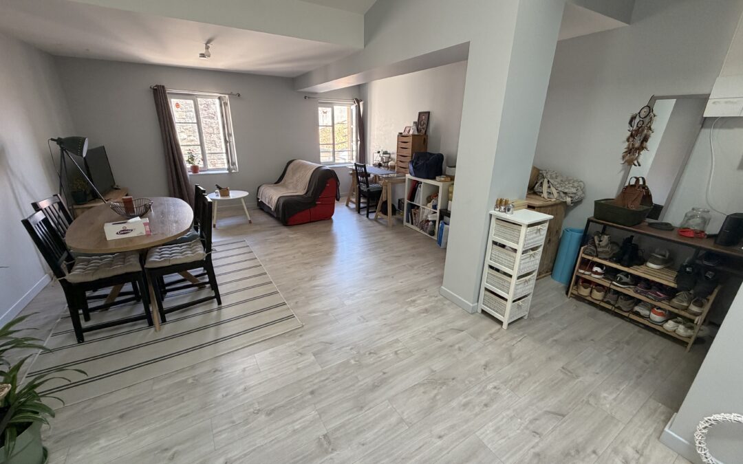 Réalmont, Appartement T2 BIS DUPLEX au 2ème étage de 53,71 m² habitables avec climatisation réversible.
